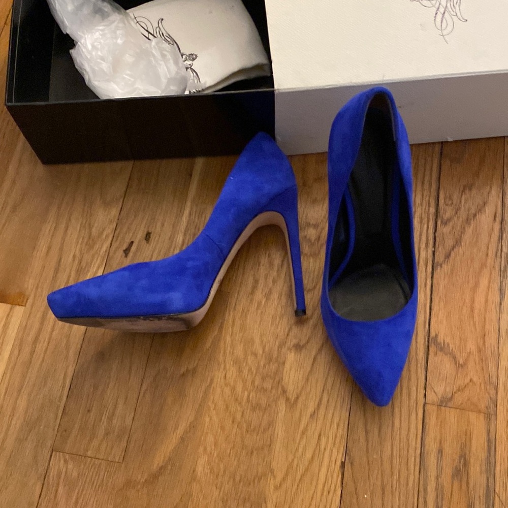 Rachel Roy blue suede heels